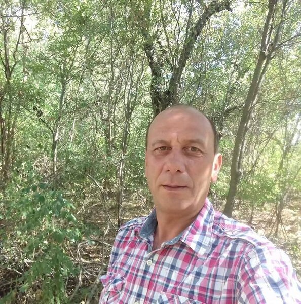 Doresc loc de munca cu cazarea diferite activitati de ingrijitor.