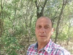 Doresc loc de munca cu cazarea diferite activitati de ingrijitor